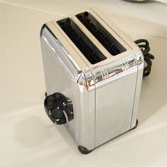 Electric toaster manufactured by Canadian Westinghouse Co. Limited.