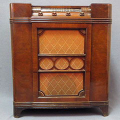 Radio - tourne-disque de la marque Electrohome Co. fait de bois, vers 1930.