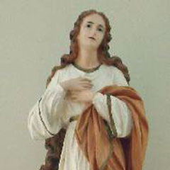 Statue de l'Assomption de la Sainte-Vierge datant du 20e siècle.