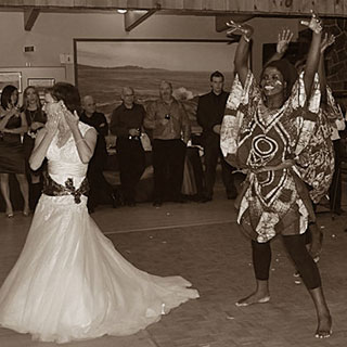 Multi-ethnic wedding during which a Québec woman participates in an African dance to celebrate her husband culture.